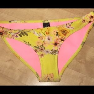 Triangl bikini bottoms size small